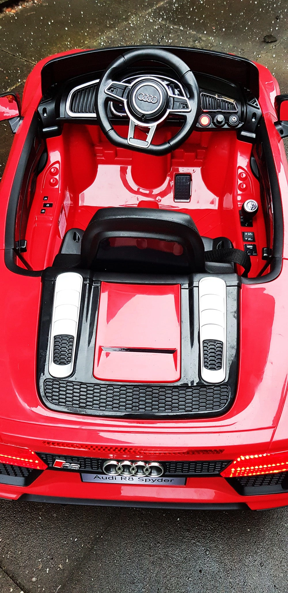 Audi R8 Spyder Kids Ride-On Car – 12V Lights, Remote & MP3 Fun!